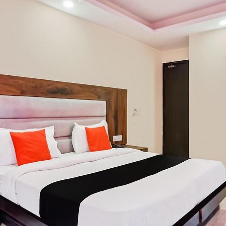 Capital O Hotel Jeyan Inn Near Gurudwara Shri Bangla Sahib Dillí Exteriér fotografie